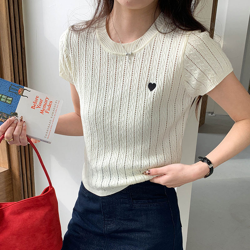 Embroidery Design Love - Women T-shirt Round Neck Short Sleeve