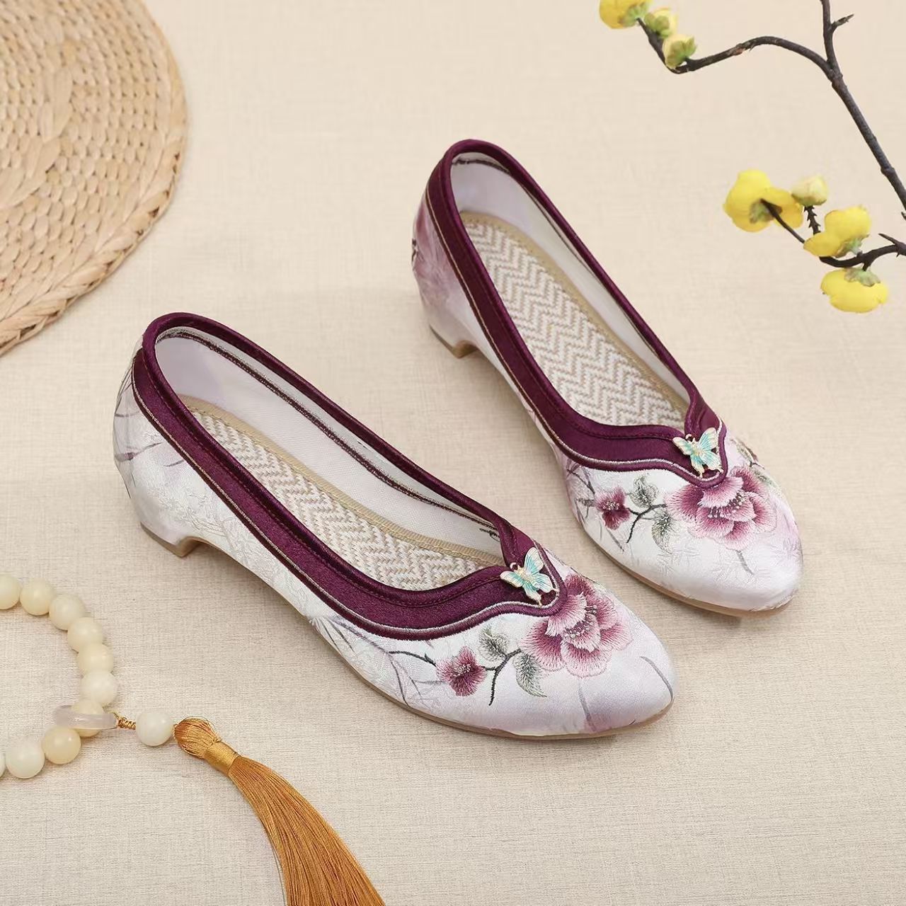 Woman Low Heel Embroidered Che - đánh giá và giá Embroidery Shoes