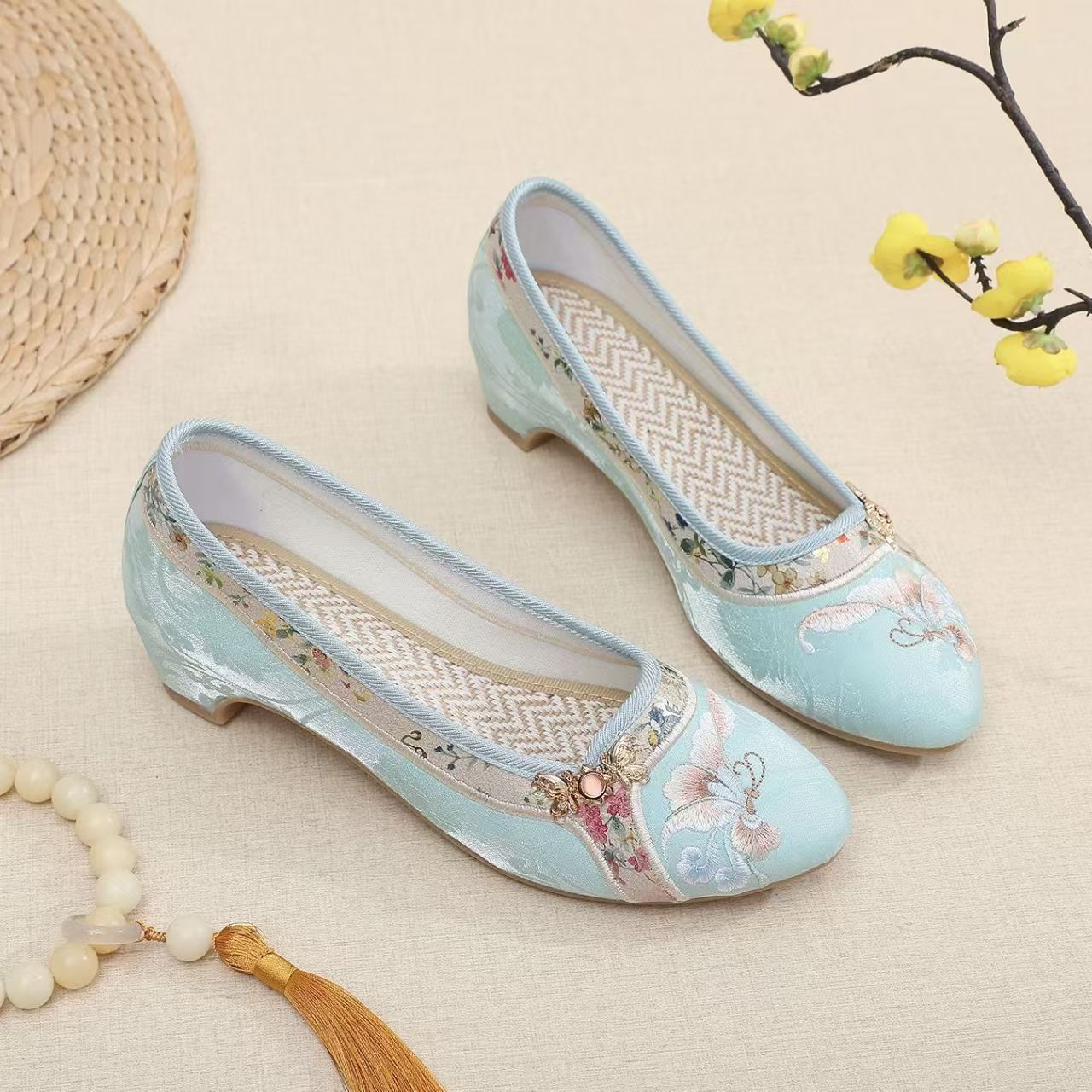 Woman Low Heel Embroidered Che - đánh giá và giá Embroidery Shoes