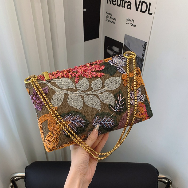Sequins Embroidery Clutch Bag  - đánh giá và giá Embroidery Bali