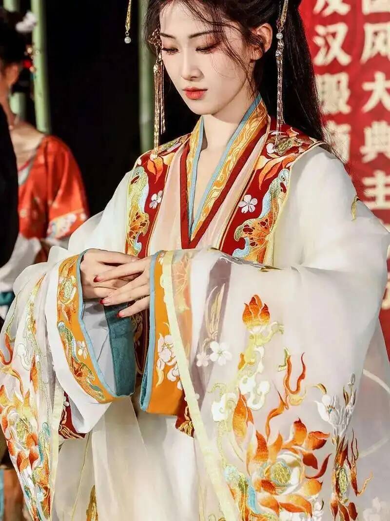 Ming Dynasty Hanfu Embroidery  - đánh giá và giá Embroidery Set